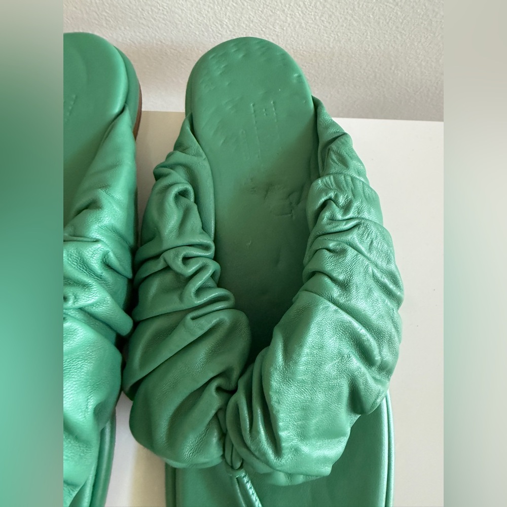 HEREU | Nuvola Scrunchie Leather Sandals | 39 Green - Picture 2 of 6